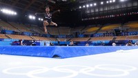Nomor-nomor perlombaan senam artistik putri meliputi senam artistik lantai, kuda lompat, balok keseimbangan, dan palang bertingkat. AP Photo/Ashley Landis  