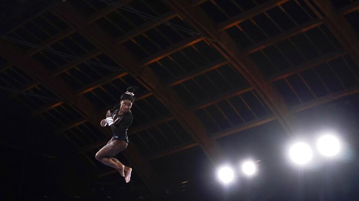 Pembukaan Olimpiade Tokyo 2020 akan dilakukan Jumat (23/7) malam ini. Yuk lihat latihan atlet senam artistik sebelum ajang olahraga internasional empat tahunan itu dimulai.