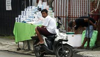 Provinsi Jawa Barat menjadi penyumbang tertinggi kasus harian Corona di Indonesia. Per Kamis (22/7/2021) ada 10.499 kasus positif COVID-19, sehingga total akumulatif mencapai 547.255 kasus.