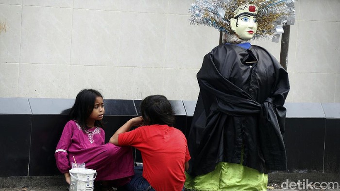 Intp Warga yang Masih Ogah Pakai Masker Banyak warga di Bekasi yang tak menerapkan protokol kesehatan di masa PPKM Darurat. Mereka beraktivitas di luar rumah dengan tidak memakai masker.
