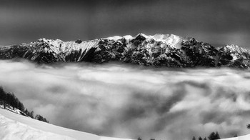 Over the Clouds karya Gabriele Rodriquez menjuarai kategori Panorama. Foto ini diambil menggunakan iPhone XS. Foto: Gabriele Rodriquez/iPhone Photography Awards 2021