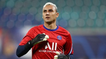 Peringkat 8 Keylor Navas pemain PSG dengan rating 88. Foto: (Getty Images/Maja Hitij).