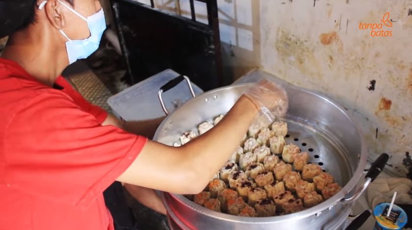 Salut! Mantan Manajer Bank Ini Sukses Berjualan Dimsum