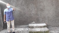 Pintu belakang rumah tahfiz ini ditembok pada Kamis (22/7) oleh Amiruddin, yang rumahnya berada di samping belakang rumah tahfiz. 