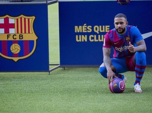 Dear Messi, Depay Mau Banget Main Bareng Nih!