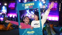 Pembukaan Olimpiade yang sempat tertunda setahun ini pun disambut meriah para penggemar olahraga di berbagai negara dunia.  