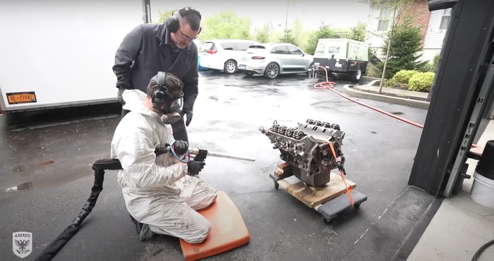 Metode pembersihan dry ice blasting ke Land Rover Defender