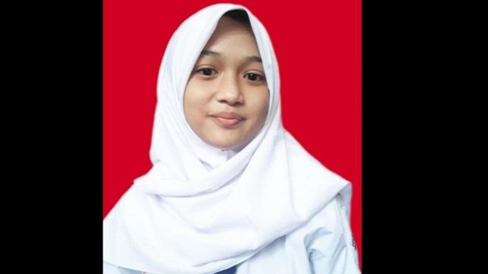 Najma Tsakiba, Ikut 15 Lomba dan Raih Medali Perak Olimpiade Bahasa Inggris