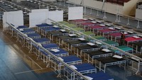 Pemkot Surabaya mengubah GOR Indoor Gelora Bung Tomo (GBT) menjadi rumah sakit darurat untuk pasien COVID-19 dengan daya tampung 225 tempat tidur pasien.