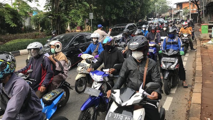 Penyekatan di Lenteng Agung, Jaksel (23/7)