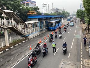 Polisi Longgarkan Penyekatan di Mampang Jaksel, Pemotor Tak Tunjukkan STRP