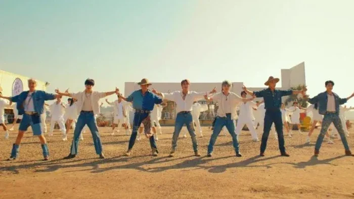 Buat Army, ada BTS Permission to Dance Challenge di YouTube yang bisa kamu ikuti! Tapi masih rahasia nih apa yang akan BTS lakukan dengan video-video dari Army yang ikut kampanye ini. Waduh, kok jadi penasaran ya. Apakah bakal ada pemenang challenge yang dapat hadiah?

