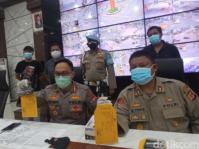 Polisi Tangkap Pemuda yang Bawa Revolver Rakitan di Bandung