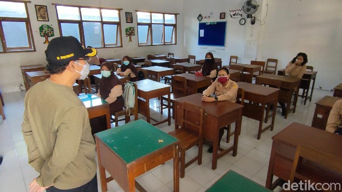 Ratusan pelajar SMP Negeri 1 Boyolali mendapatkan vaksinasi Corona atau COVID-19, Jumat (23/7/2021). Khususnya yang sudah berumur 12 tahun keatas. Ada 819 siswa yang divaksin.