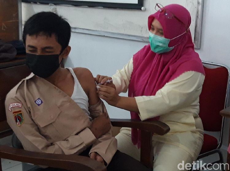 Ratusan Siswa SMPN 1 Boyolali Divaksin COVID-19