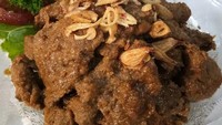 Lapis daging Surabaya ini selalu bikin ketagihan. Gurih manis enak dimakan dengan nasi hangat dan sambal. Cara membuatnya tidak sulit, ikuti saja resep berikut ini.Foto: detikfood