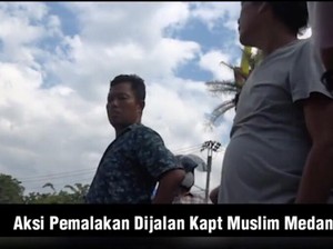 Nasib Apes Servis HP Imbas PPKM Medan, Buka di Jalanan-Kena Pungli Preman
