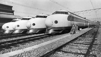 Salah satu warisan Olimpiade 1964 adalah Tokaido Shinkansen Line yang diresmikan 1 Oktober 1964. Shinkansen adalah saksi bisu perkembangan urbanisasi di Jepang. Getty Images/Keystone  