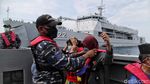 Serbuan Vaksinasi TNI AL untuk Warga Maritim di Kepulauan Seribu