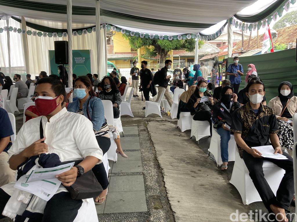 Suasana vaksinasi COVID-19 di markas PKB, Jakarta. (Annisa RF/detikcom)