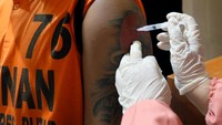 Vaksinasi ini juga dimaksudkan untuk mewujudkan rasa kemanusiaan. Tahanan atau narapidana memiliki hak sama seperti masyarakat lainya untuk  mendapatkan vaksin COVID-19.