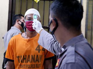 Momen Vaksinasi 84 Tahanan di Polres Blitar