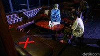 Program vaksinasi ini berlangsung hingga 31 Juli mendatang. Nuansa bar sangat kental saat memasuki tempat ini.