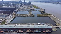 Salah satu penyebabnya adalah pengembangan Liverpool Waters yang dibangun di dermaga di Liverpool. Kemudian, proposal pembangunan mulai dari apartemen, kantor, toko, hingga hotel di dermaga lawas itu menambah faktor hilangnya keaslian Liverpool. AP Photo/Peter Byrne  
