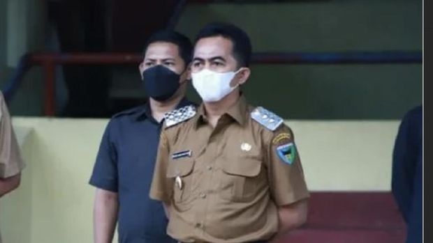 Wakil Bupati Pesisir Selatan, Rudi Hariyansyah membenarkan pasien RSUD M Zein Painan terpaksa dirawat di tenda karena ruang rawat rumah sakit penuh (dok Istimewa)