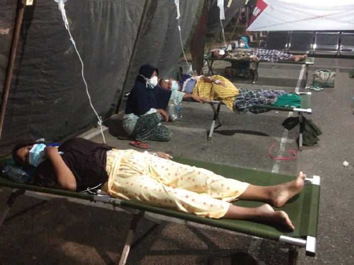 Wakil Bupati Pesisir Selatan, Rudi Hariyansyah membenarkan pasien RSUD M Zein Painan terpaksa dirawat di tenda karena ruang rawat rumah sakit penuh (dok Istimewa)