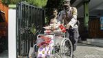 Warga Yogyakarta Terima Bantuan Beras Kala PPKM