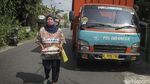 Warga Yogyakarta Terima Bantuan Beras Kala PPKM