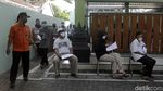 Warga Yogyakarta Terima Bantuan Beras Kala PPKM