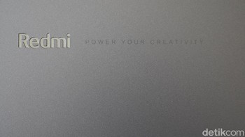 Ada tulisan Redmi pada bodi atasnya. Foto: detikINET/Anggoro Suryo Jati