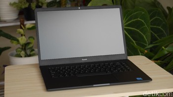 Secara keseluruhan, bodi laptop ini berukuran 363,8mm x 242,5mm x 19,9mm. Bobotnya 1,8kg. Foto: detikINET/Anggoro Suryo Jati