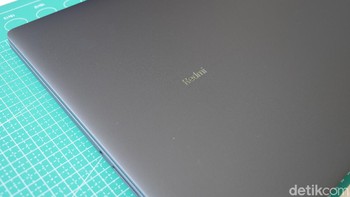 RedmiBook 15 tampil dengan warna Charcoal Gray. Foto: detikINET/Anggoro Suryo Jati
