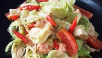 Cuciwis yang bentuknya seperti kol mini ini enak diolah bersama bumbu terasi. Supaya makin spesial, kamu juga bisa menambahkan udang sebagai topping. Yuk, bikin sayur cuciwis yang renyah segar ini. Foto: detikfood