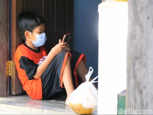 Cerita Pilu Bocah Vino dan Arga Kehilangan Ortu karena Corona