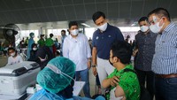 Program tersebut dilaksanakan 22-24 Juli 2021 untuk vaksinasi dosis pertama yang diselenggarakan dari pukul 08.00 - 15.00 WIB di Stasiun MRT Blok A dengan menggunakan vaksin Sinovac.