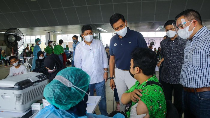 PJS Ketenagakerjaan menggelar vaksinasi COVID-19 di Stasiun MRT Blok A, Jakarta, Sabtu (24/7). Vaksinasi ini unuk mendukung pemerintah dalam percepatan pembentukkan herd immunity.