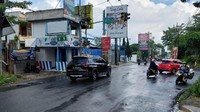 Dari pantauan detikcom di kawasan wisata Lembang pada Sabtu (24/7/2021) siang, jalanan nampak sepi tanpa ada tanda-tanda kunjungan wisatawan. Hanya hilir mudik kendaraan warga lokal atau dari Bandung Raya yang tentu tujuannya bukan untuk berwisata.