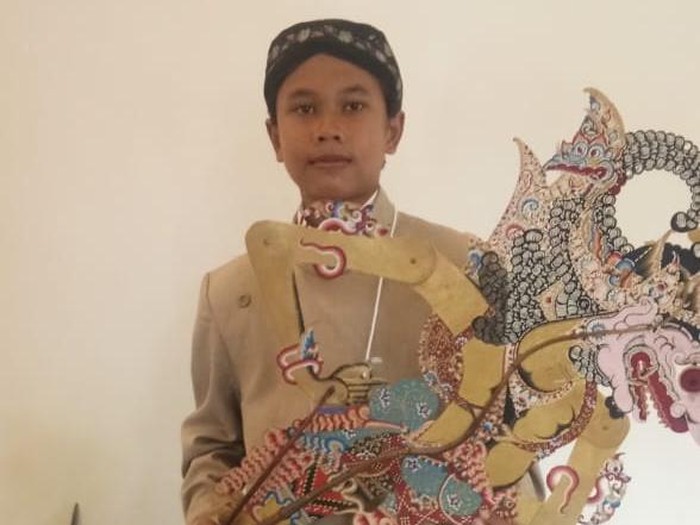 Gabriel Sanata Putra yang sukses menjadi dalang cilik. Gabriel Sanata Putra yang sukses menjadi dalang cilik.