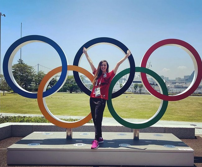 Aku akan memberikan segalanya yang terbaik. Aku bekerja keras, bahkan jika aku tidak berbakat, maka aku hanya suka bekerja keras. Aku suka apa yang aku lakukan, apakah itu belajar di farmakologi atau bermain bulu tangkis, menjadi Anggota Parlemen, atau melatih anak-anak atau Paralimpiade. Apapun yang aku lakukan, aku tidak akan mengkhiri mimpiku, ucapnya. Foto: dok. Instagram/@hadiahosny