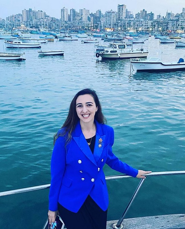 Kenalan dengan Hadia Hosny yang merupakan anggota DPR Mesir yang ikut bertanding di Olimpiade Tokyo 2020. Dia adalah seorang atlet badminton yang untuk sementara cuti dari parlemen demi berlaga di kejuaraan olahraga internasional itu. Foto: dok. Instagram/@hadiahosny