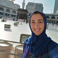 Dari segala aktivitasnya, Hadia juga orang yang relijius. Ini potret Hadia saat melaksanakan umrah pada 2019 lalu. Foto: dok. Instagram/@hadiahosny