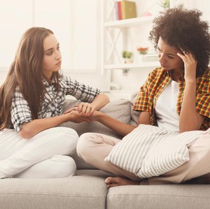 Cara Bantu Teman yang Putus Cinta agar Cepat Move On Cara Bantu Teman yang Putus Cinta agar Cepat Move On