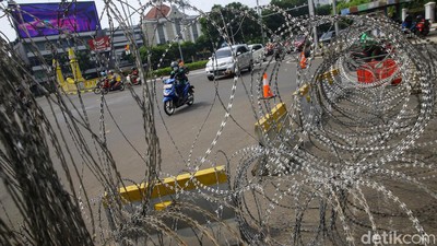 Isu Demo Jokowi End Game, Kawat Berduri Bentengi Istana