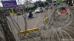 Isu Demo Jokowi End Game, Kawat Berduri Bentengi Istana