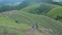 Berdasarkan temuan pecahan gerabah ini, penelitian dilanjutkan dengan ekskavasi atau penggalian tanah di puncak Bukit Khulutiyauw. Ekskavasi dilakukan pada bagian puncak bukit yang datar serta permukaannya ditemukan banyak pecahan gerabah, hal ini untuk mengetahui potensi tinggalan arkeologi di dalam tanah serta untuk mengetahui kronologi situs.