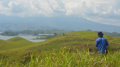 Pemandangan Surga di Papua Ini Simpan Situs Megalitik-Fosil Kayu